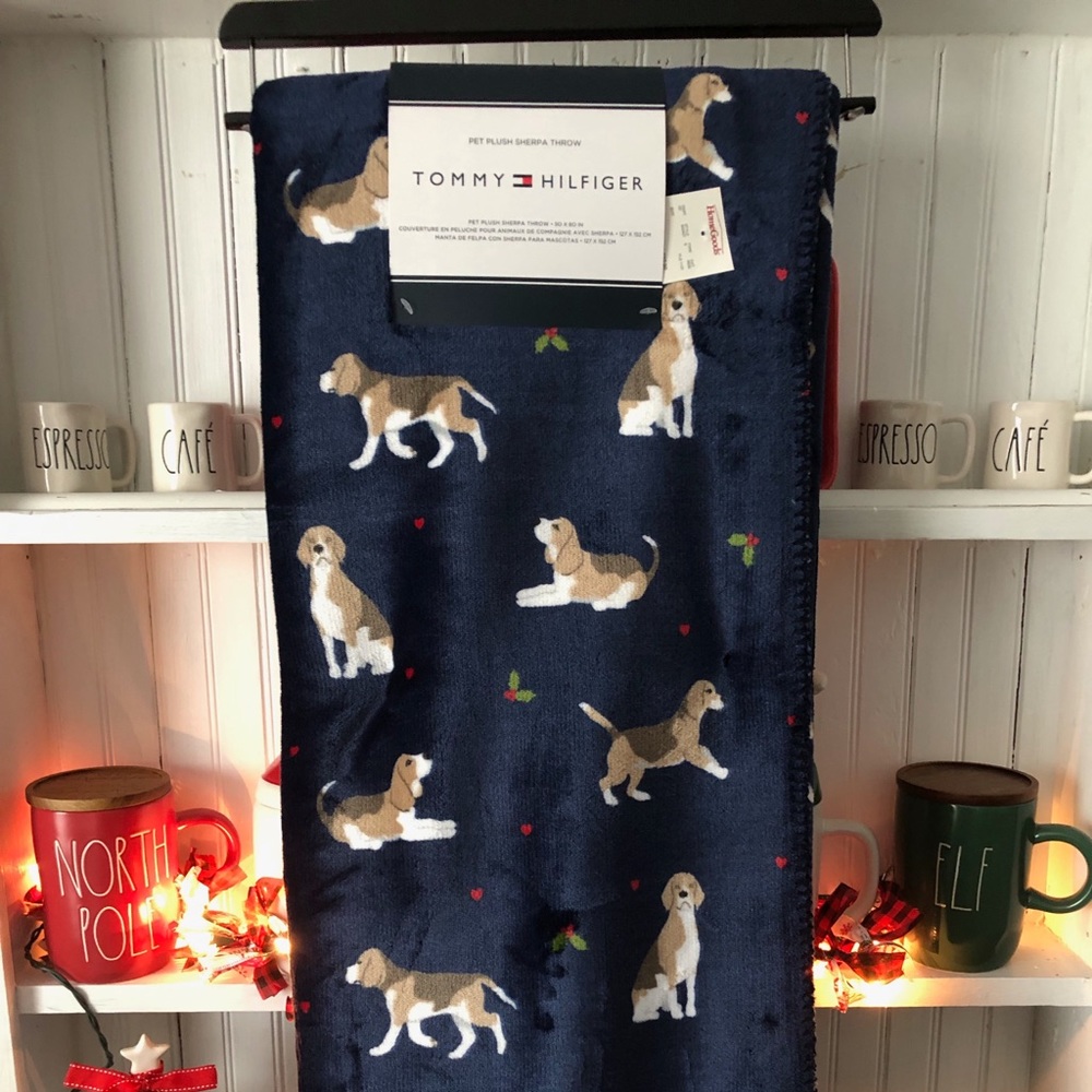SOLD**Tommy Hilfiger beagle sherpa blanket**SOLD